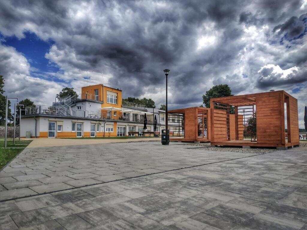 Sandacz Otmuchów - the property seen from the lakeside promenade